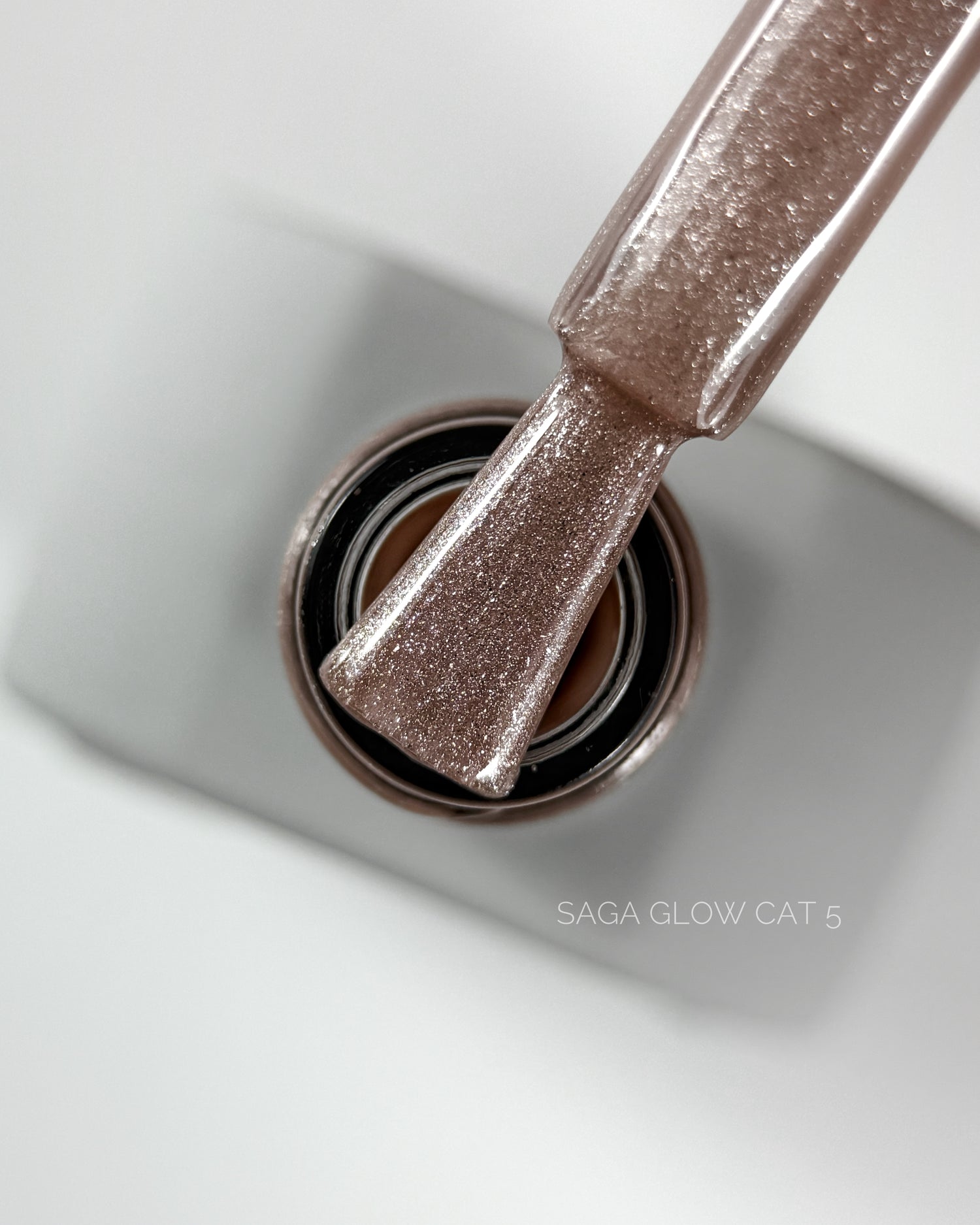 Saga professional gel polish Glow Cat 05, 10 ml