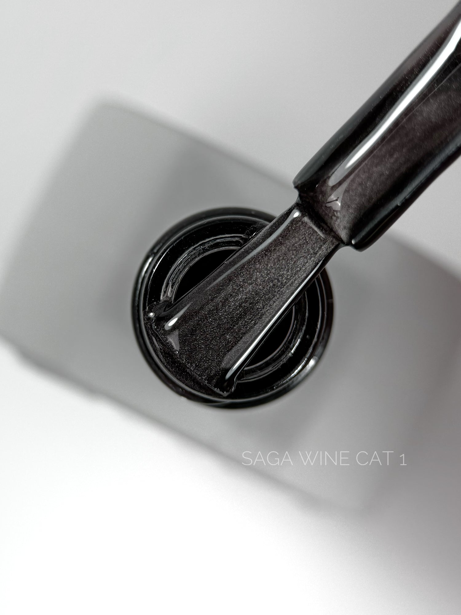 SAGA Gel polish Wine Cat 01, 10 ml